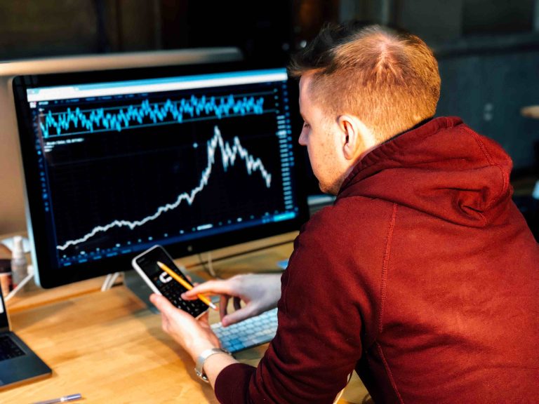 Investing 101: Tips for Beginners on Finding the Best Online Stock Broker